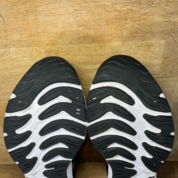 Asics Gel Cumulus 23 Mens Size 13 Running Shoes Sneakers Black Red 1011B012 - Picture 9 of 11